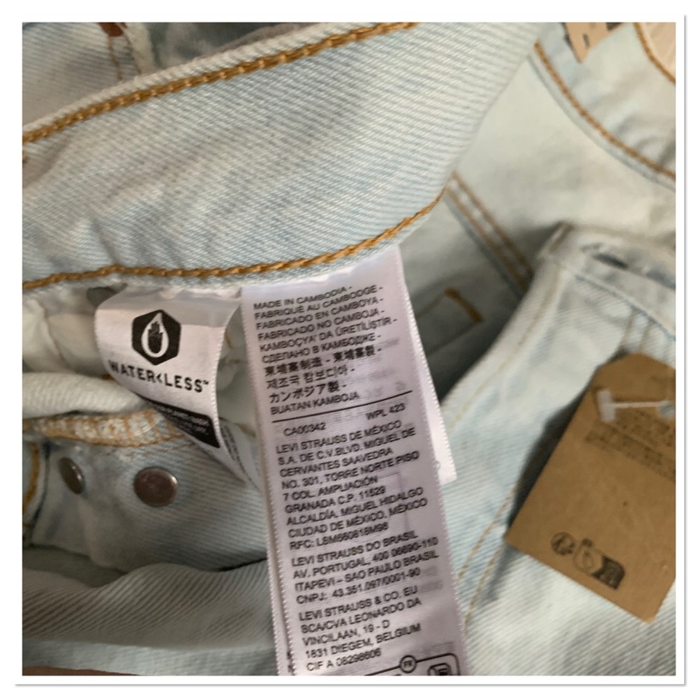 NWT Levi's 501 Light Wash Embroidered Jeans Blue Size 32 - Picture 15 of 15